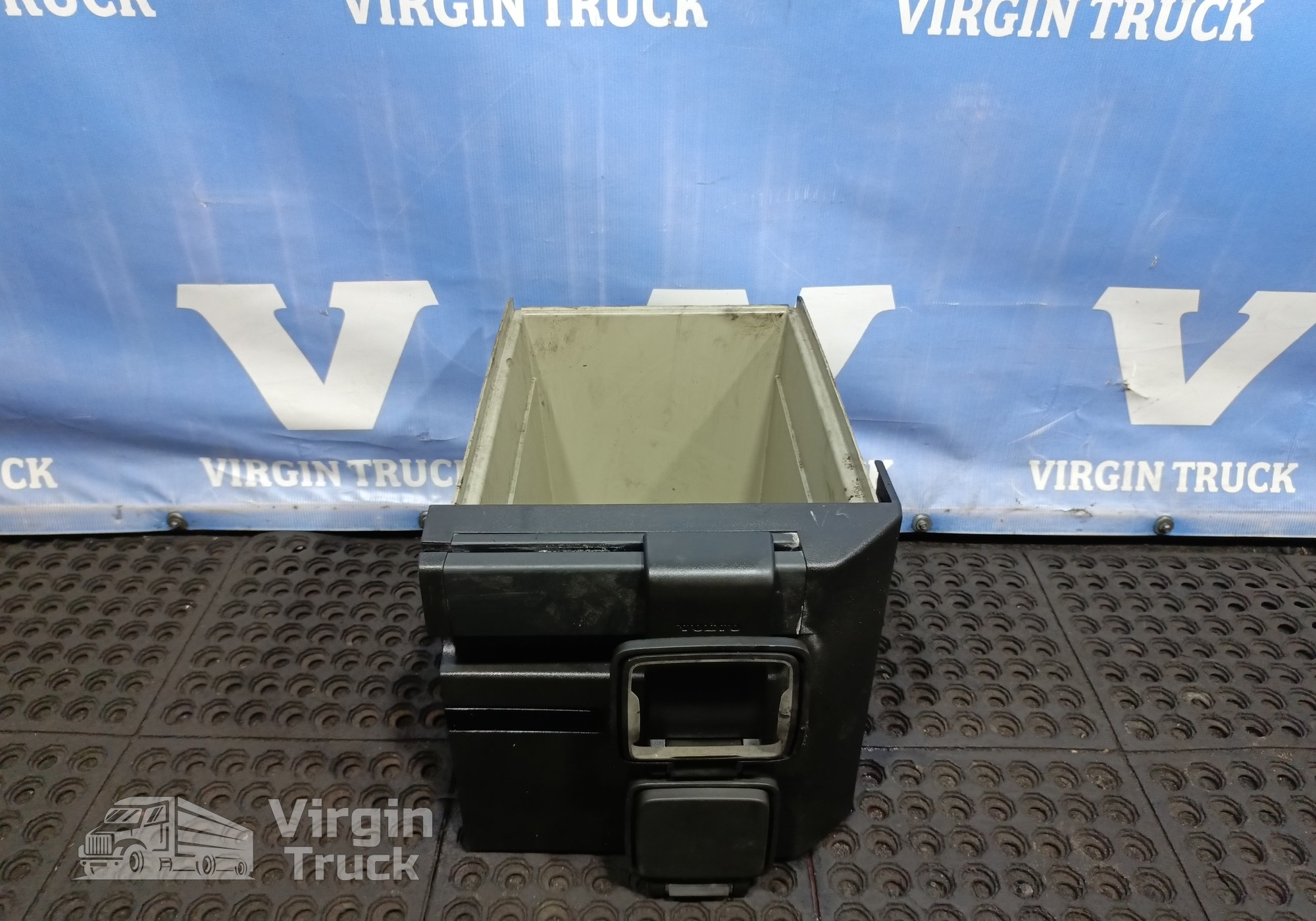 82174063 Ящик под спальник для Volvo FH 4 (с 2012)