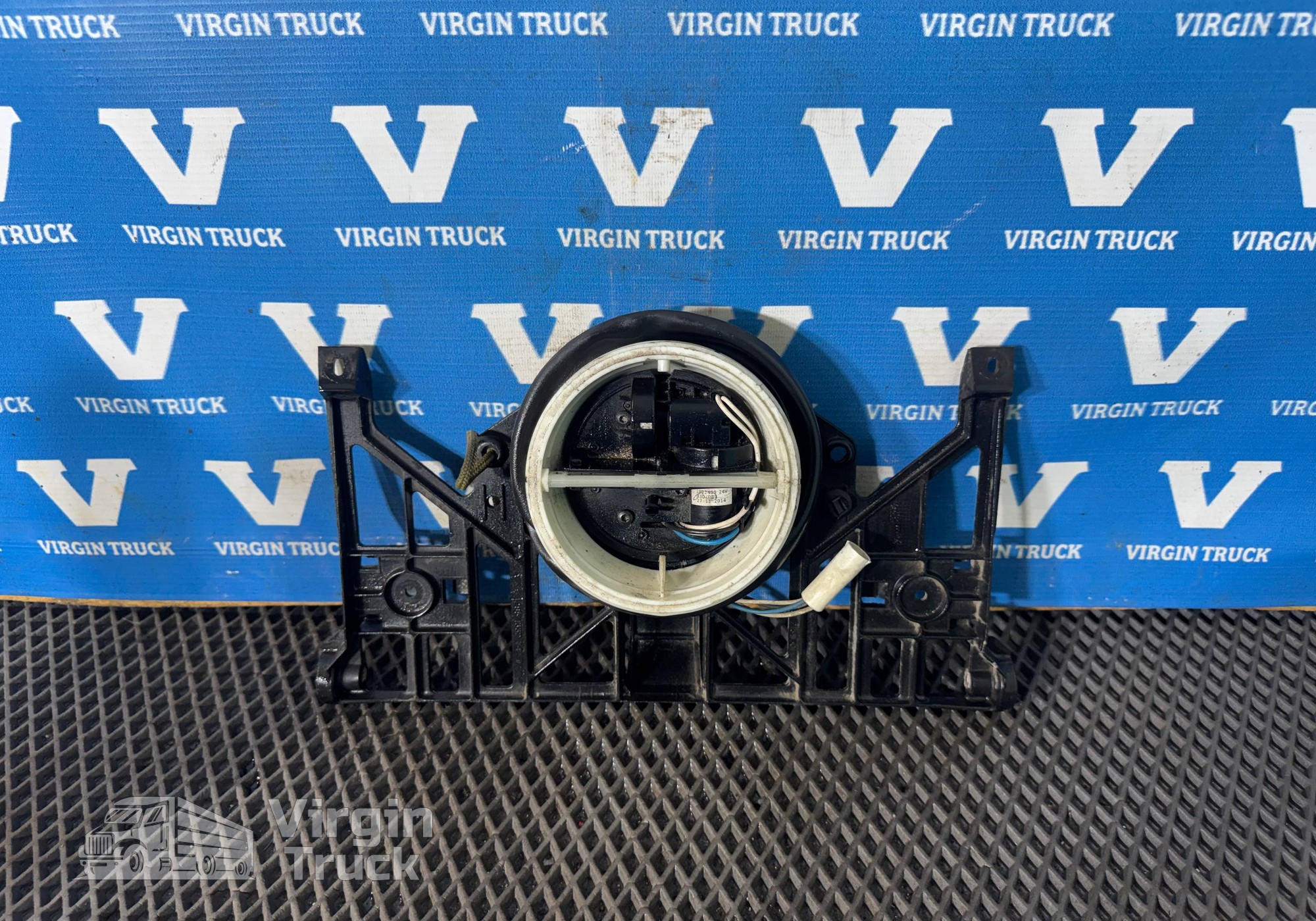 1396530 Кронштейн зеркала бокового правый для Scania 4-series P (с 1995 по 2007)