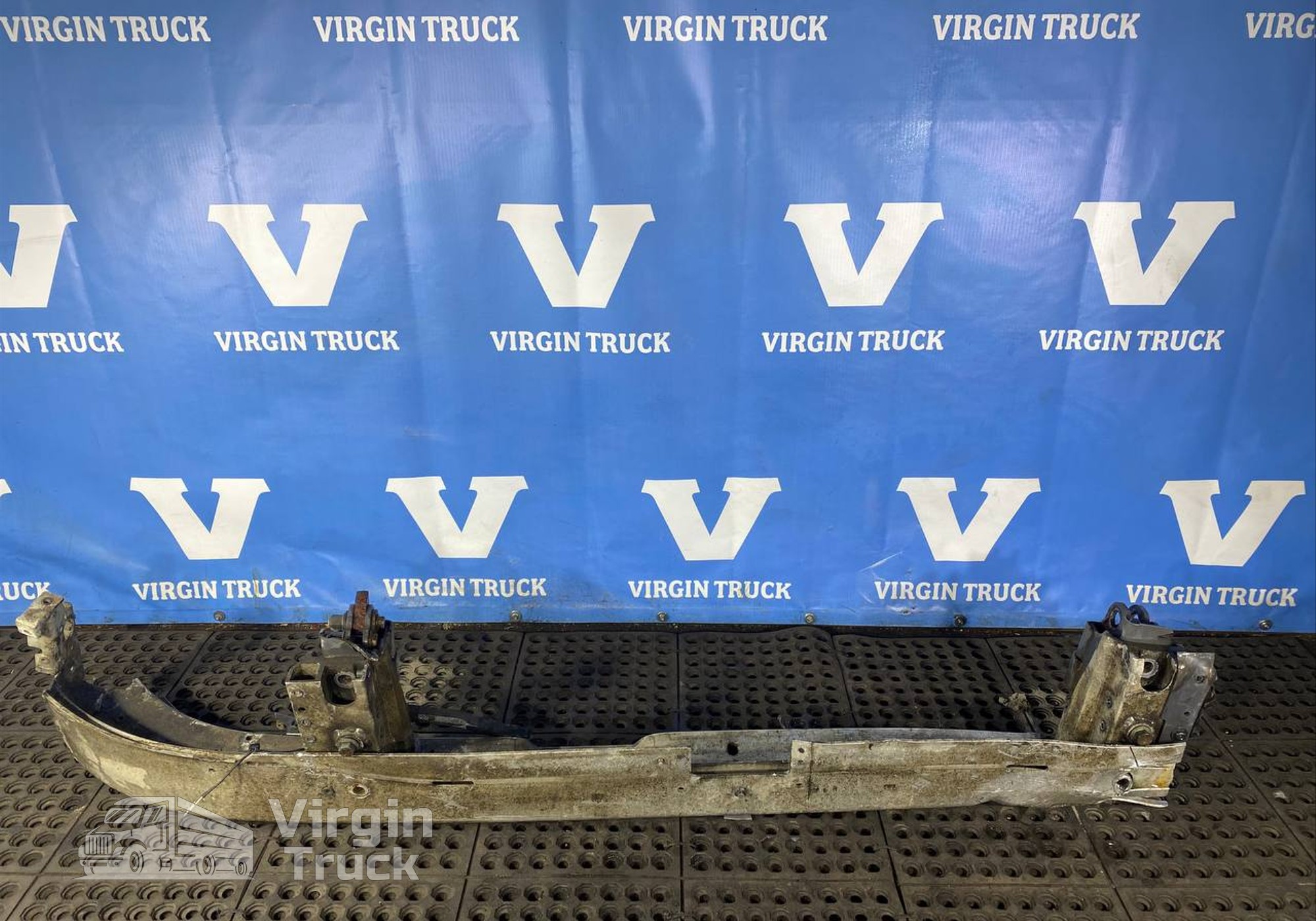 84210166 Усилитель переднего бампера (под ремонт) для Volvo