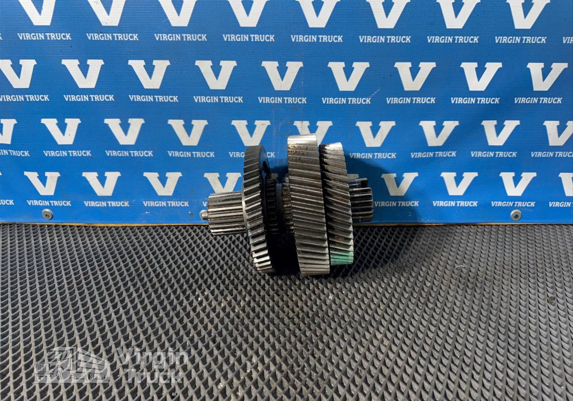 1327304032 Вторичный вал АКПП