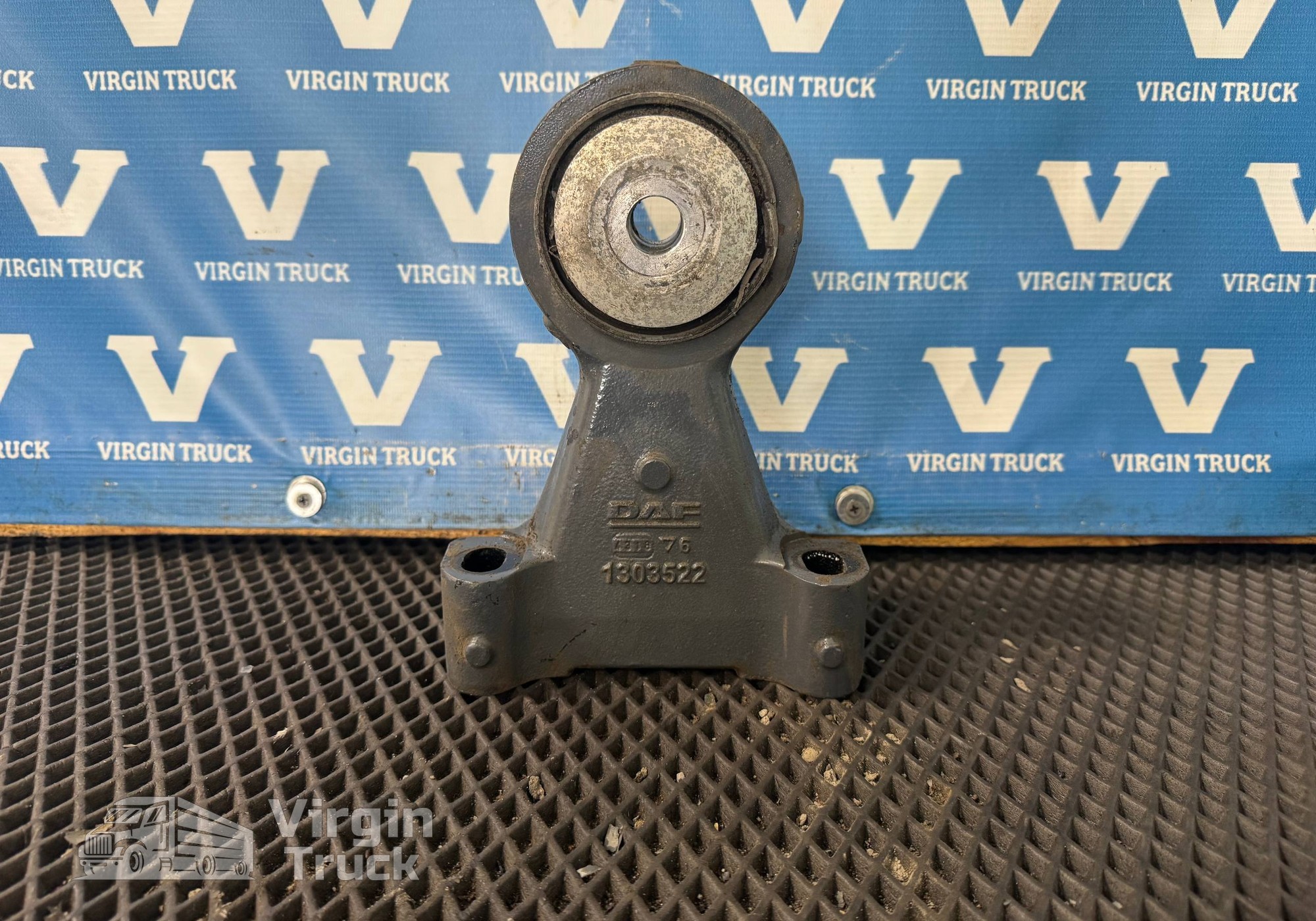 1303522 Кронштейн торсиона кабины левый 2019г. для Daf 95XF