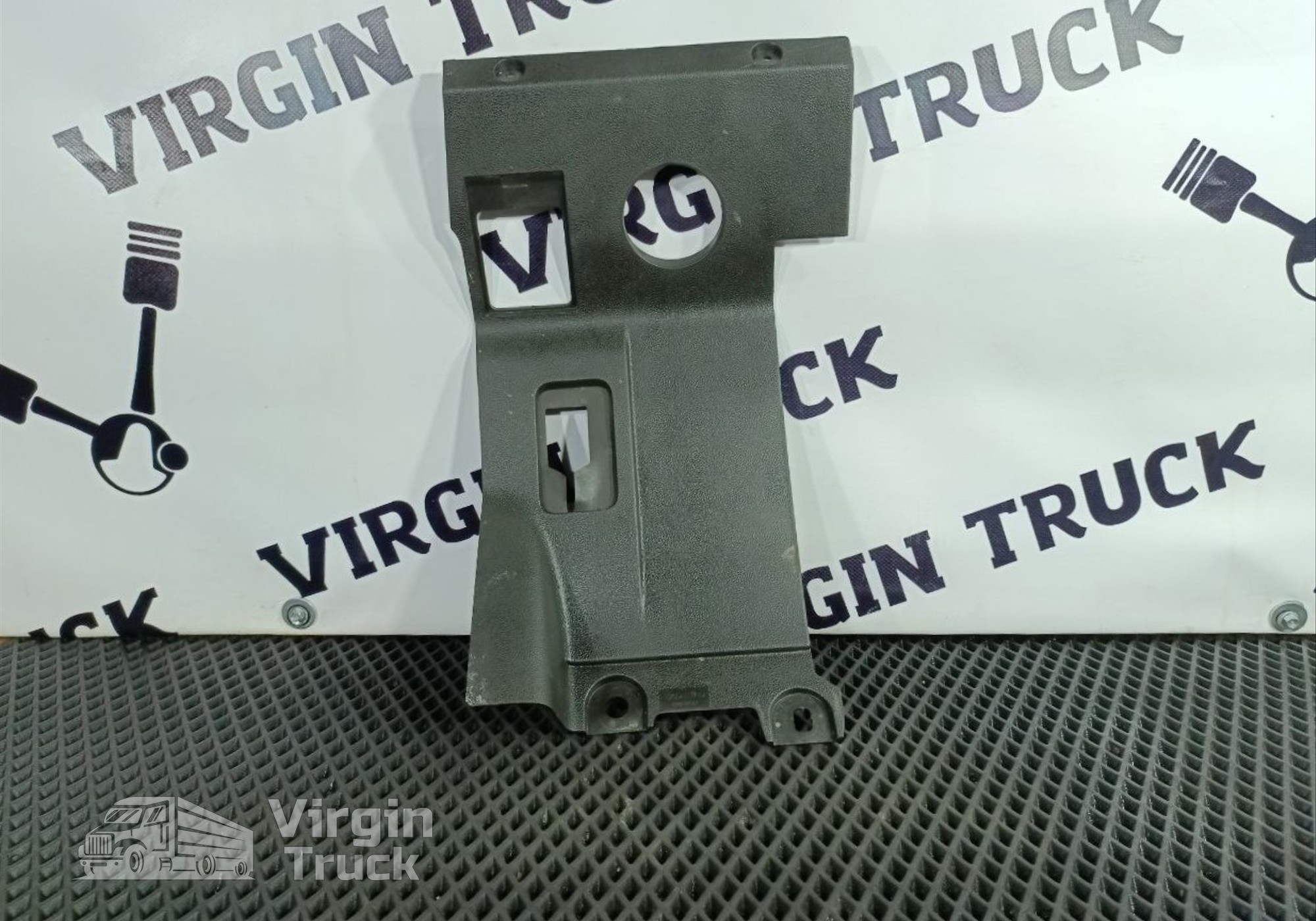 82213651 Накладка торпедо для Volvo FH 4 (с 2012)