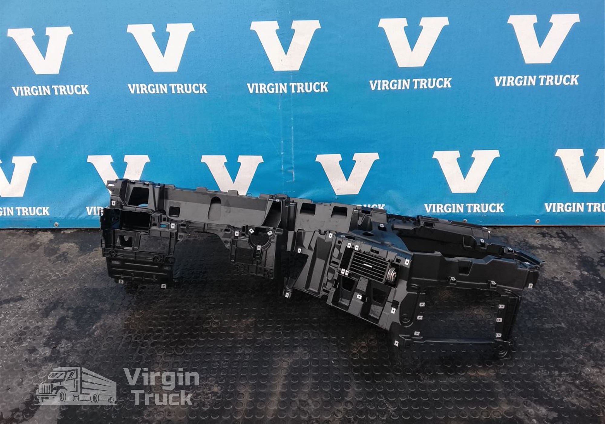 84045796 Кронштейн торпедо для Volvo FH 4 (с 2012)