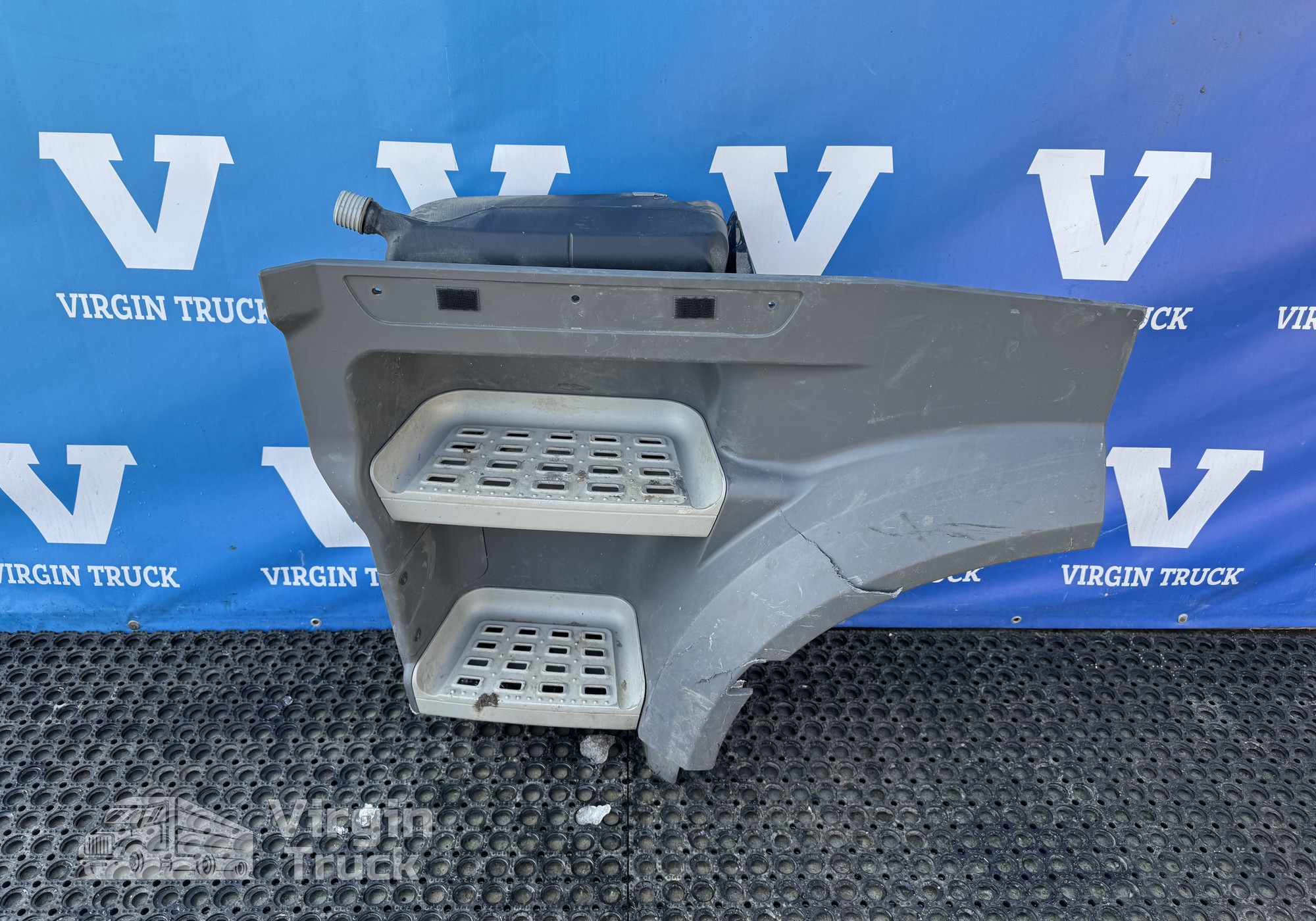 50957 Корпус подножек левый 2021г. для Daf XF106 (с 2012)