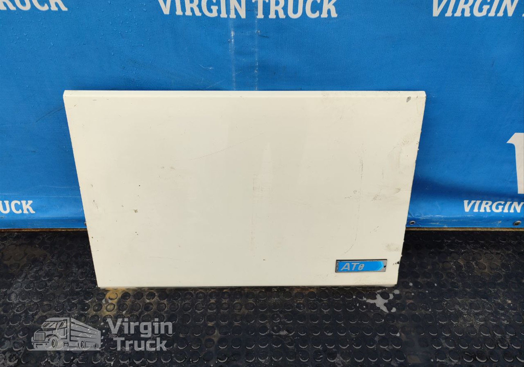 1311495 Крышка инструментального ящика для Daf XF105