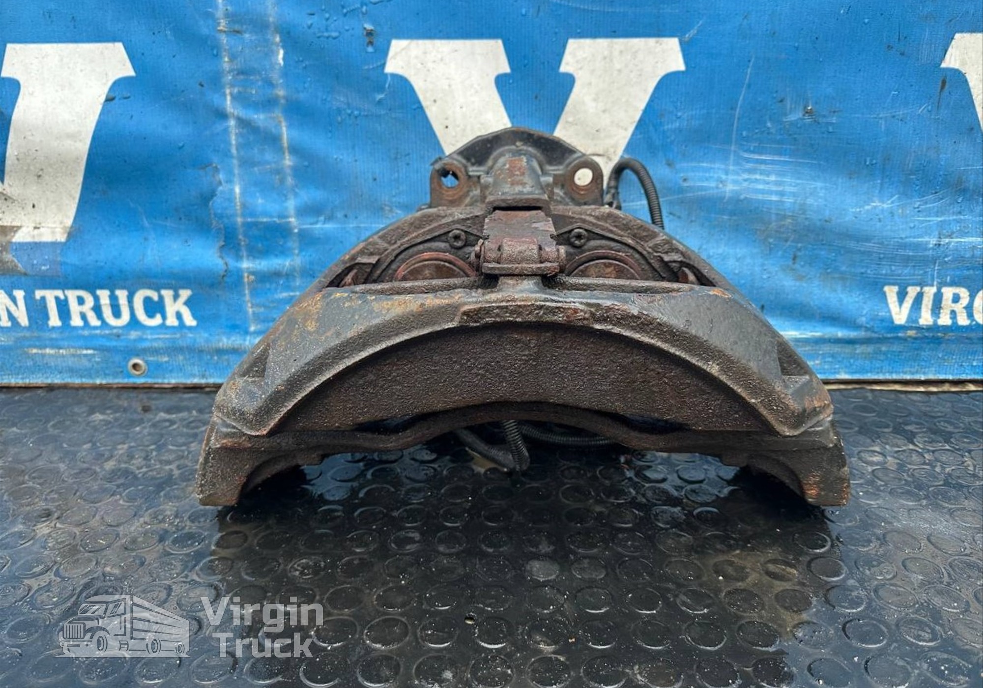 81508046510 Суппорт передний правый для Man TGX