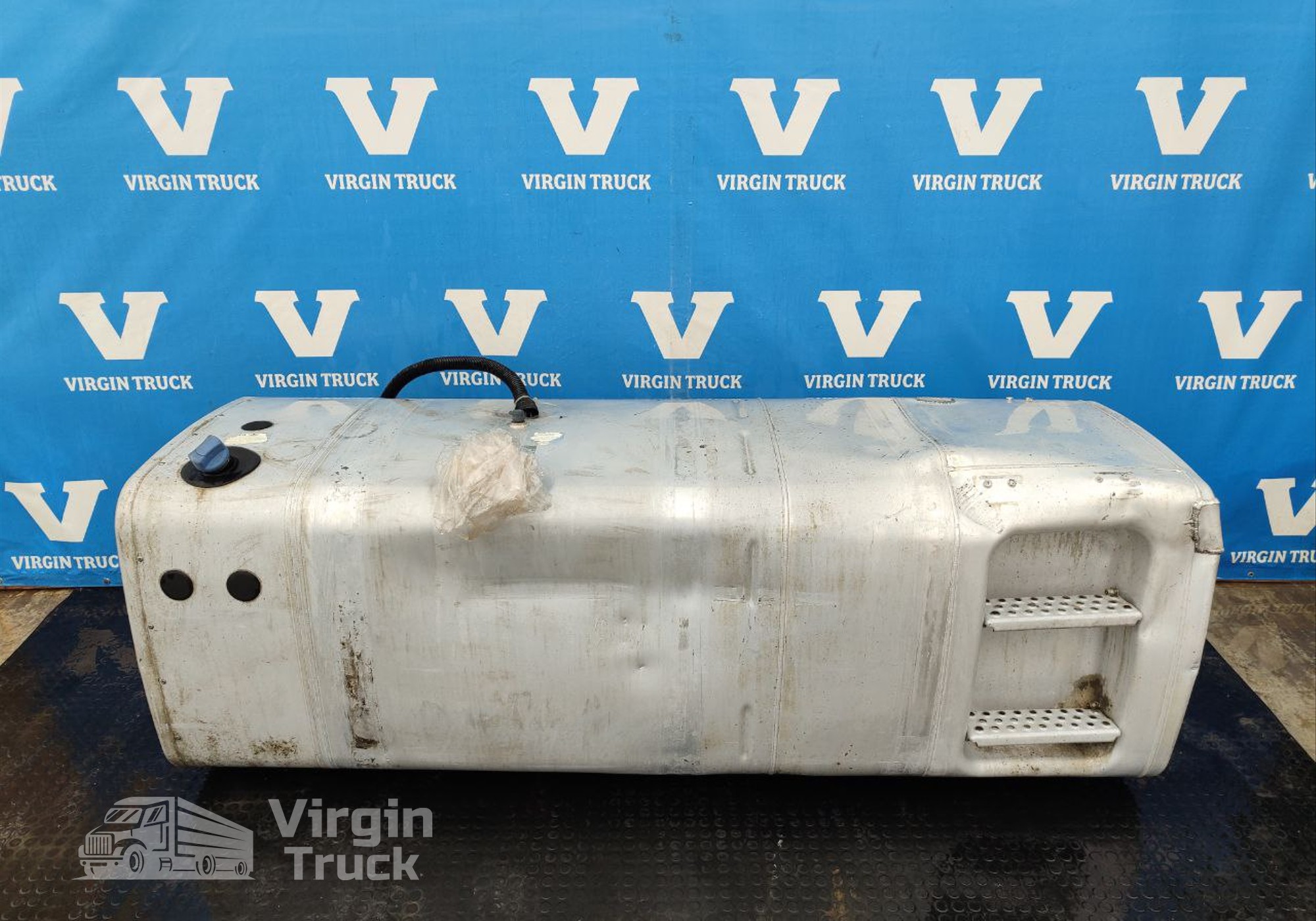 81122016963 Бак топливный