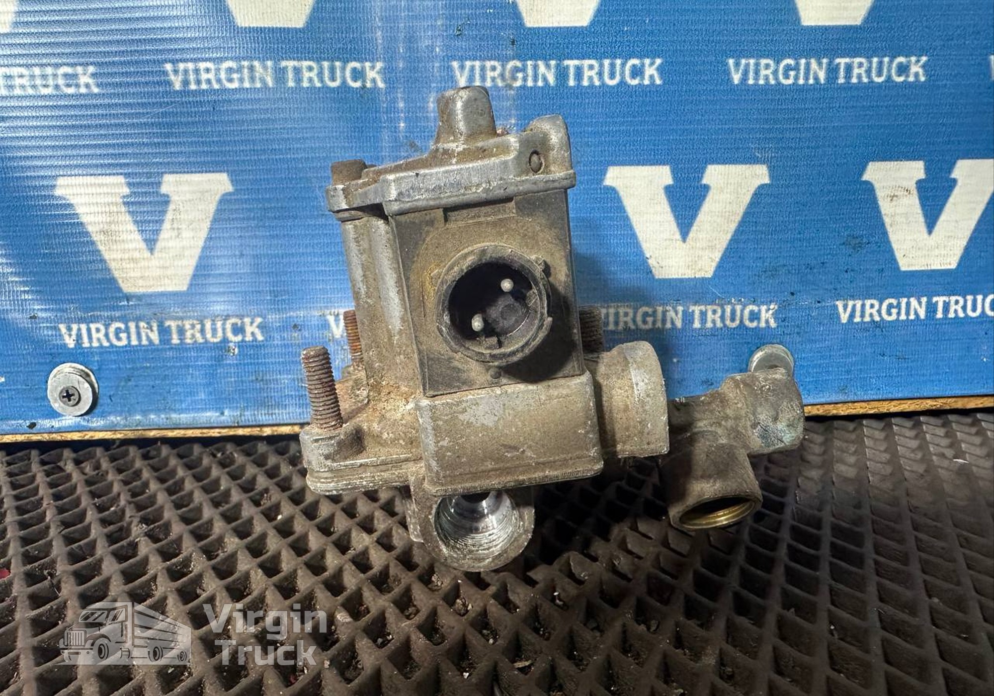 1315693 Клапан ускорительный для Daf 95XF