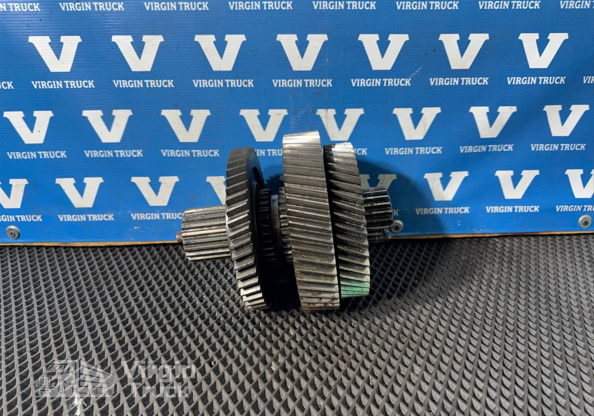 1327304032 Вторичный вал АКПП