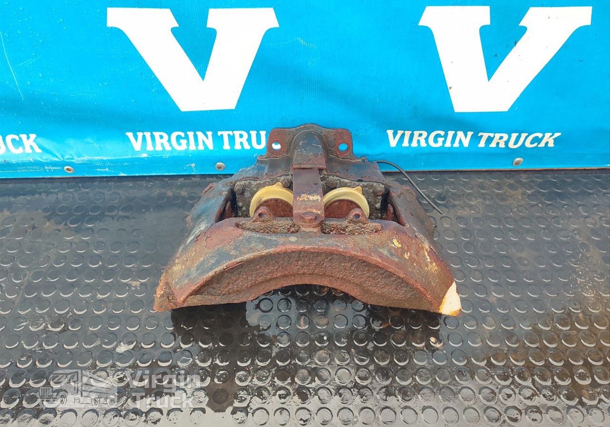 68324245 Суппорт передний правый для Man TGX