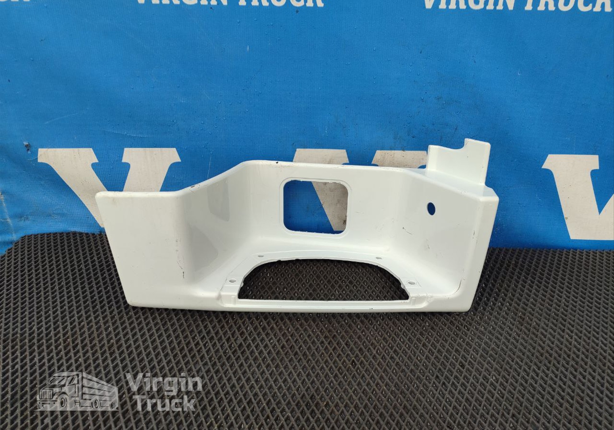 81615100644 Kорпуc поднoжки нижний пpавый для Man TGS