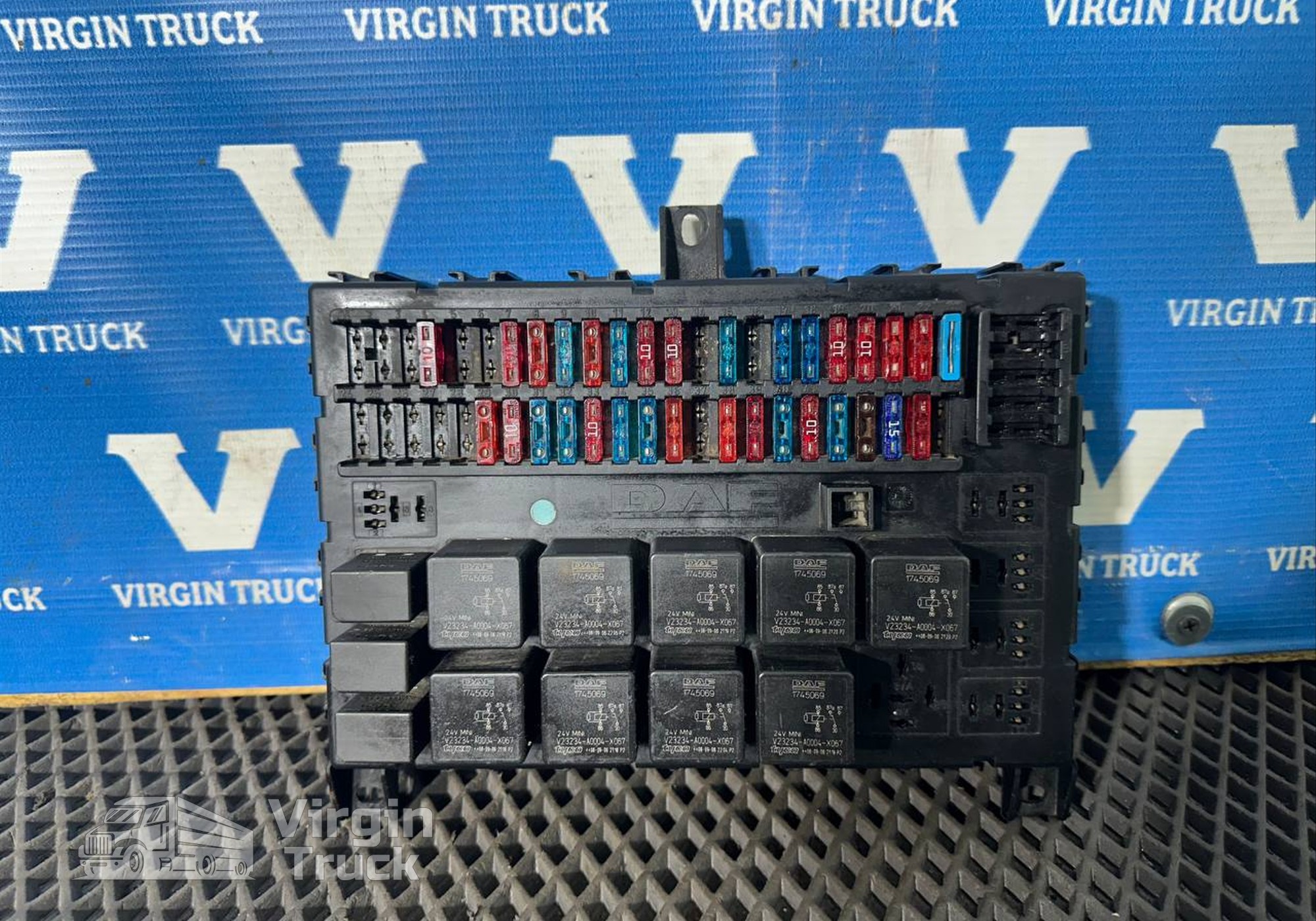 1895428 Блок предохранителей для Daf XF105