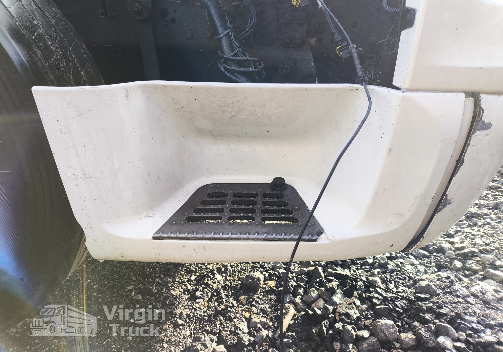 1642683 Корпус подножки правый