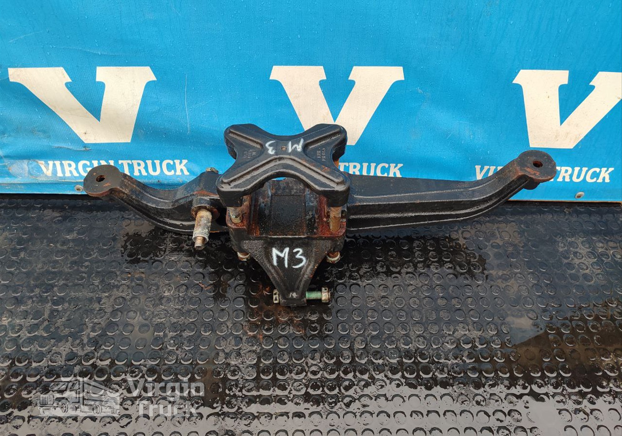 81436303203 Кронштейн пневморессоры левый 2018г для Man TGX II (с 2012)