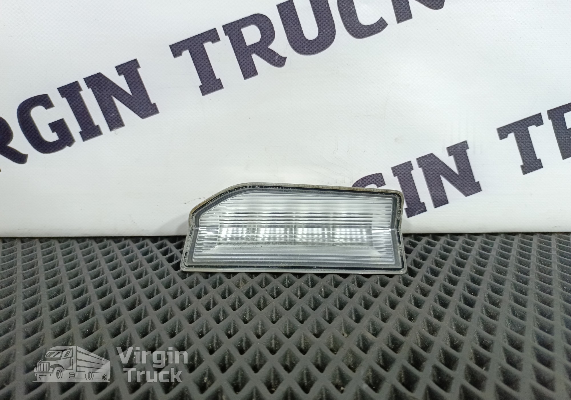 84810902 Плафон обшивки двери правой 2021г для Volvo FH 5