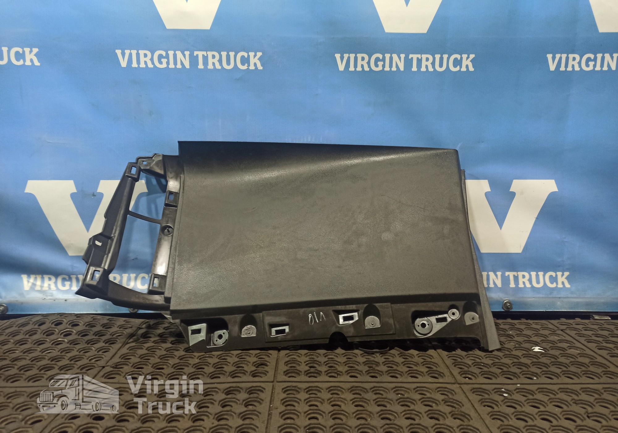 82214563 Передняя панель салона для Volvo FH 4 (с 2012)