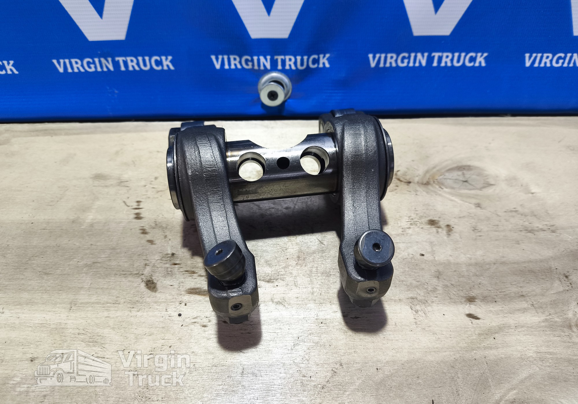 51042006074 Вал рокеров 2018г. для Man TGS