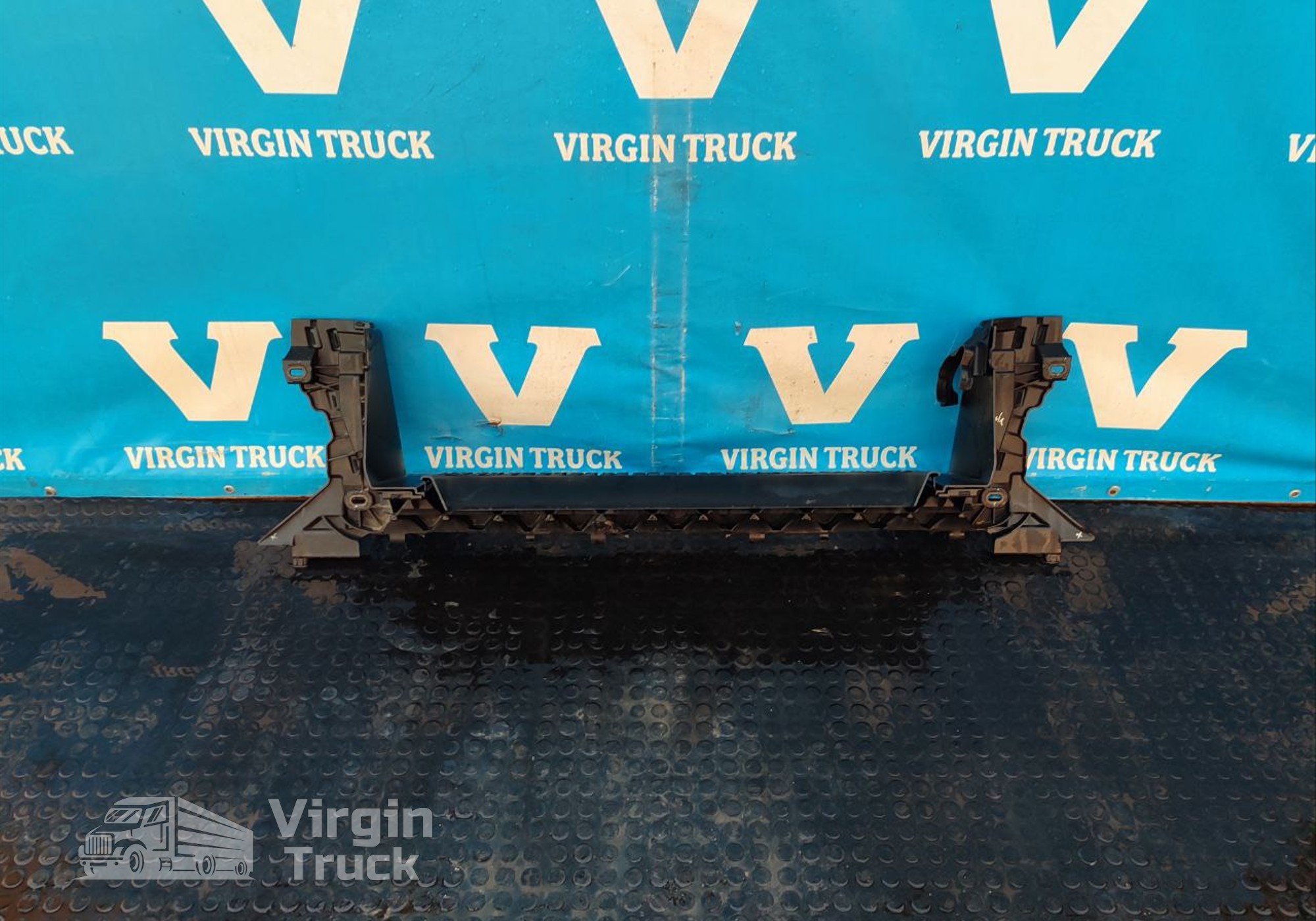 81416146011 Подножка бампера 2018г. для Man TGS II (с 2012)