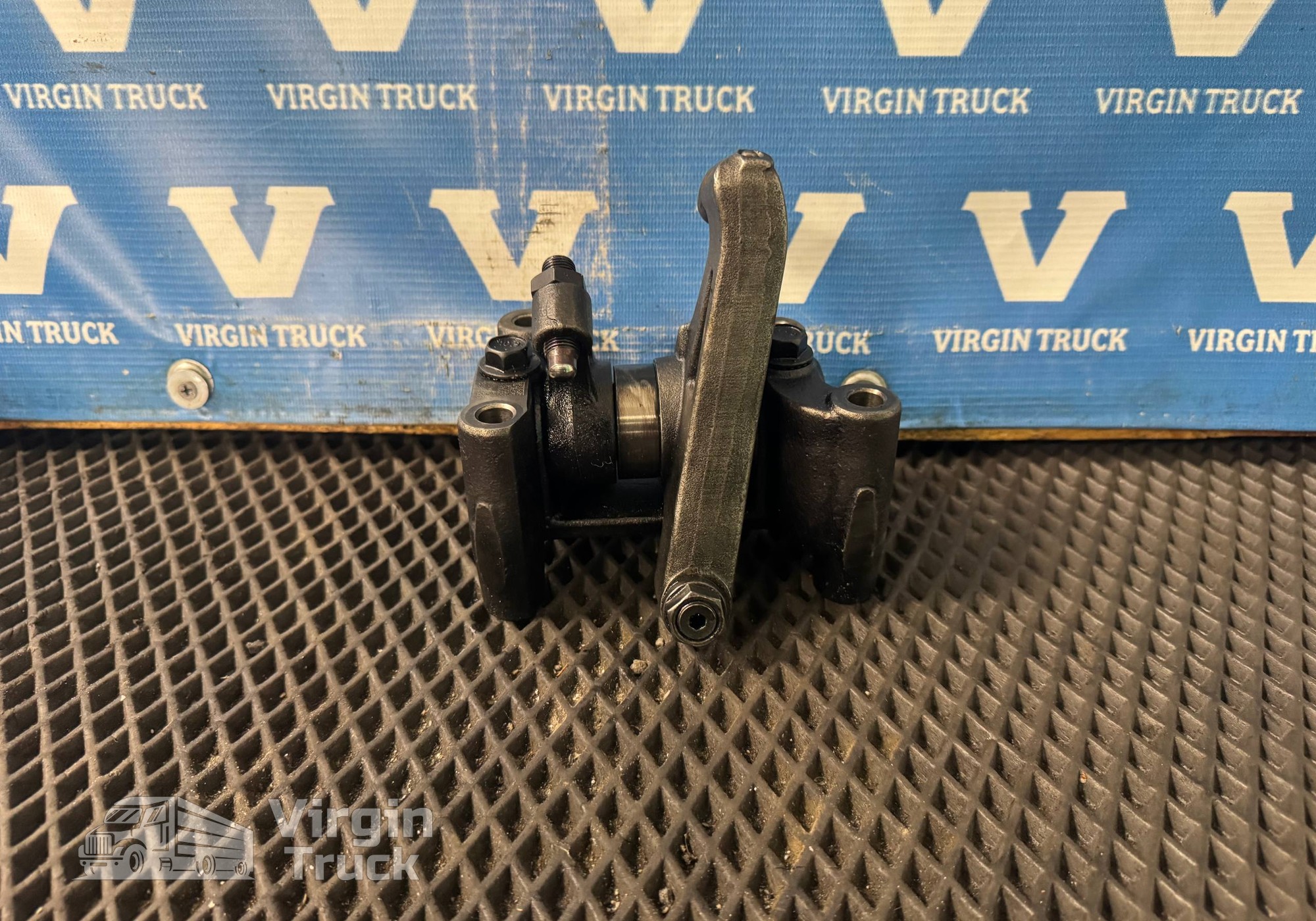 1858755 Вал рокеров 2019г. для Daf XF105 (с 2005)