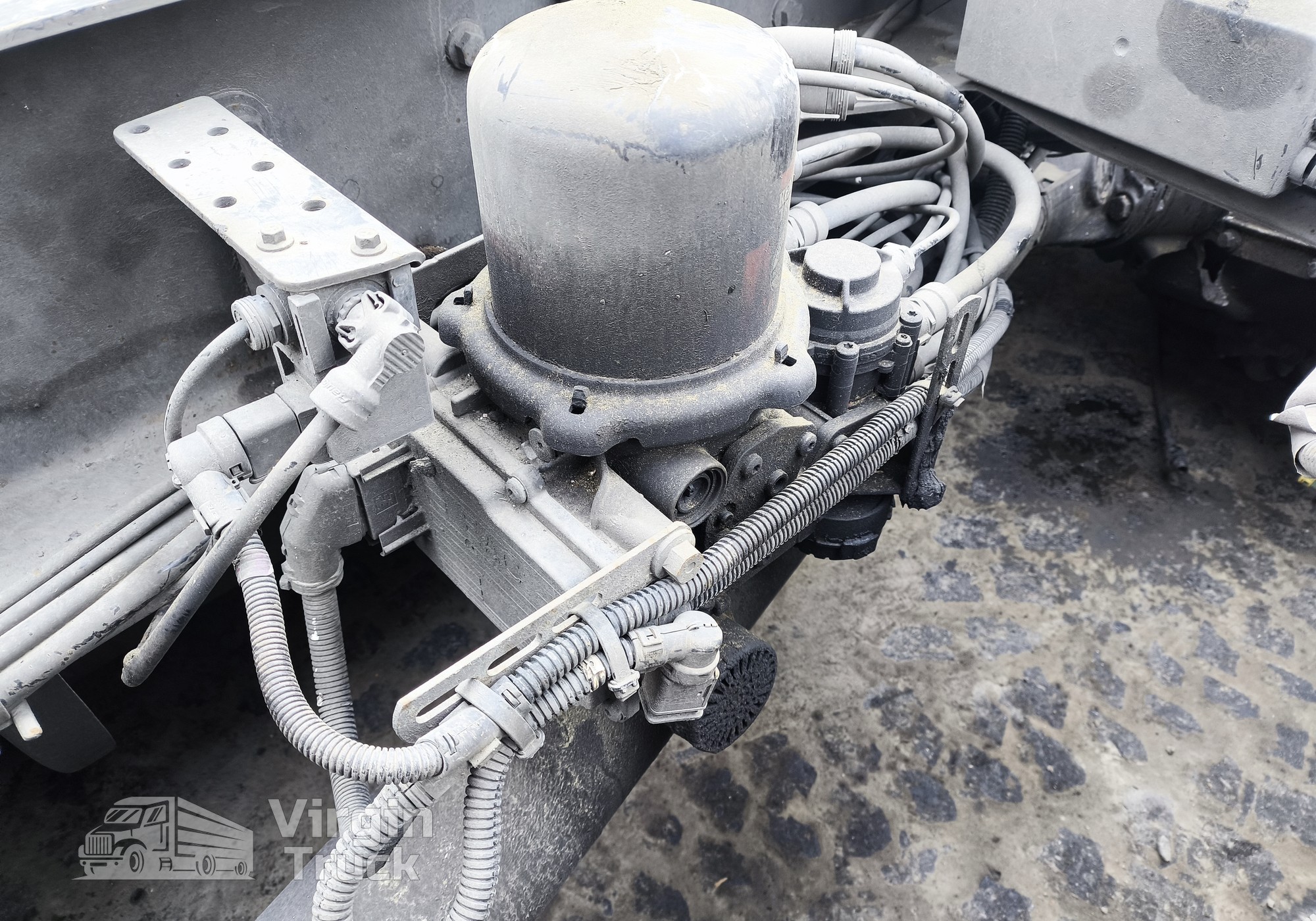 22858336 Осушитель пневматической системы 2019г. для Volvo FH