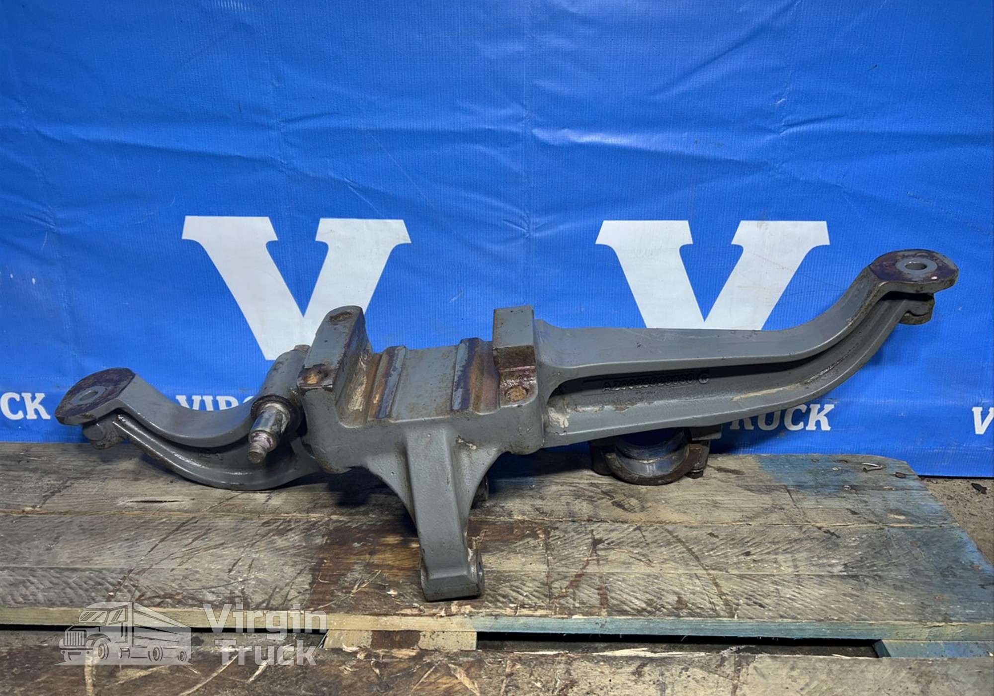 AZ9925528081 Кронштейн для Sinotruk Sitrak C7H