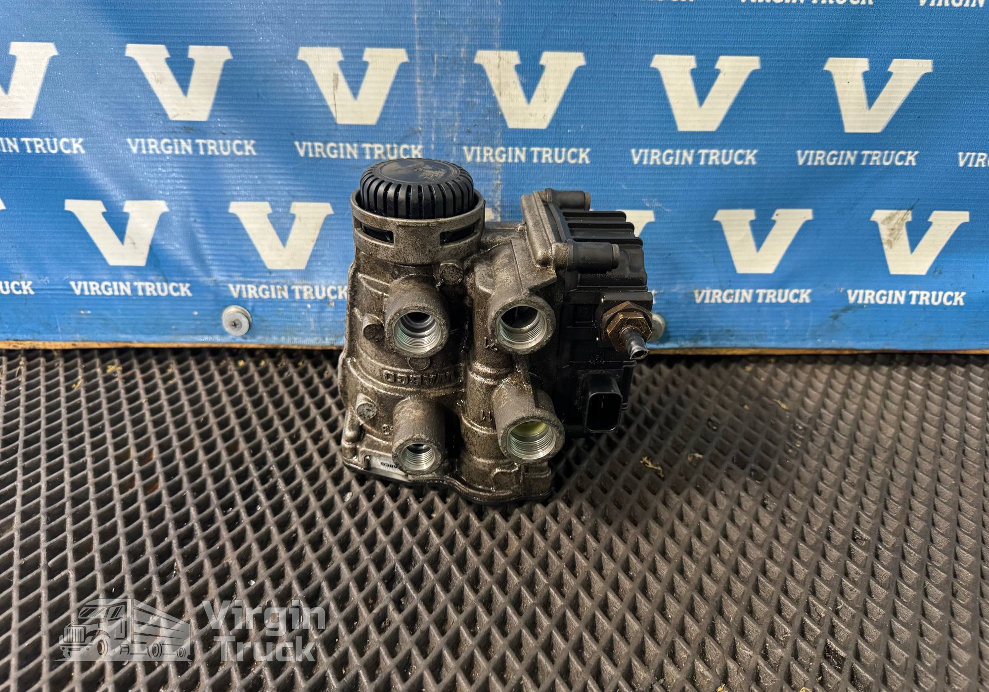 4802040320 Кран управления тормозами прицепа 2021г. для КАМАЗ