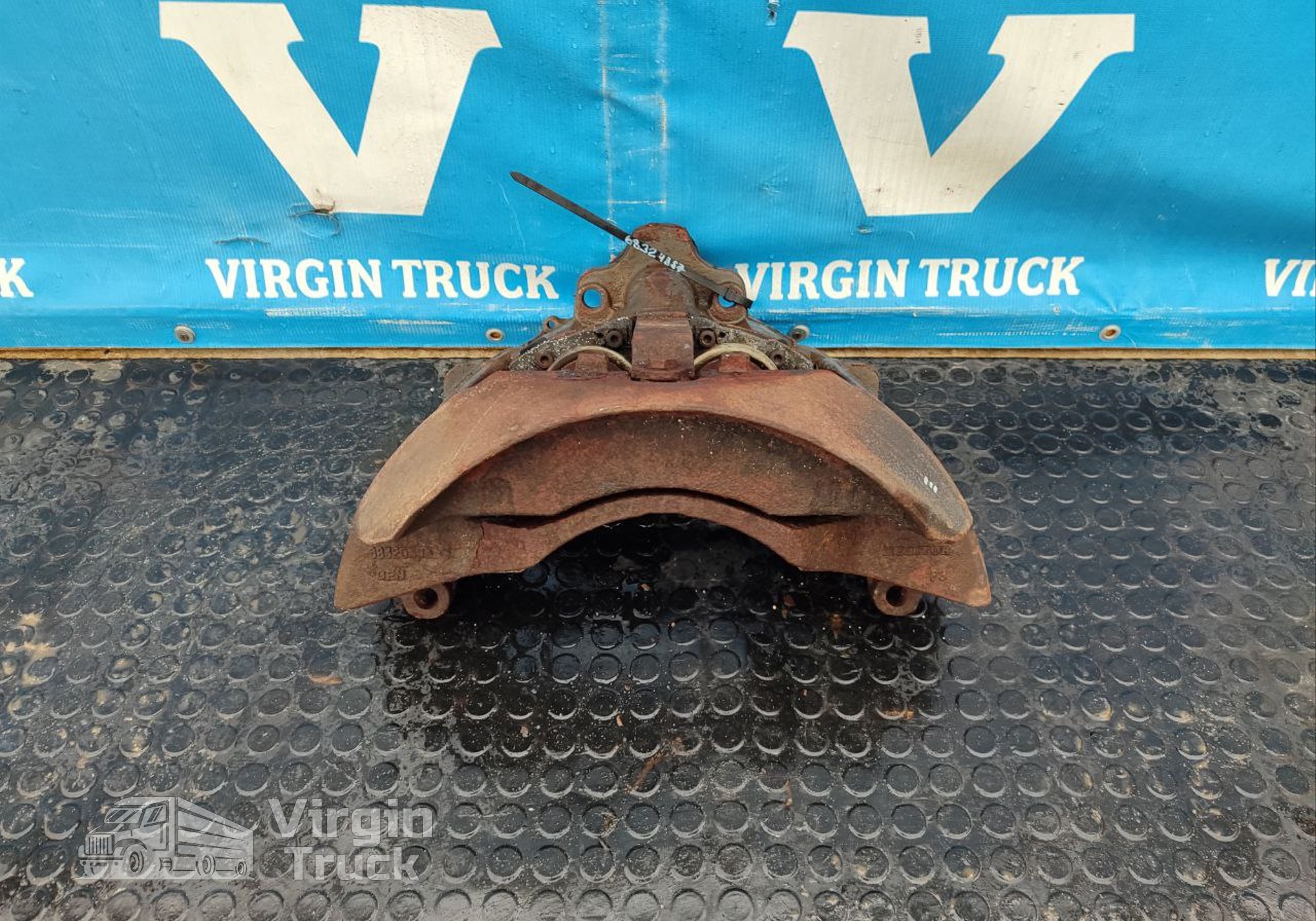 68324857 Суппорт задний левый