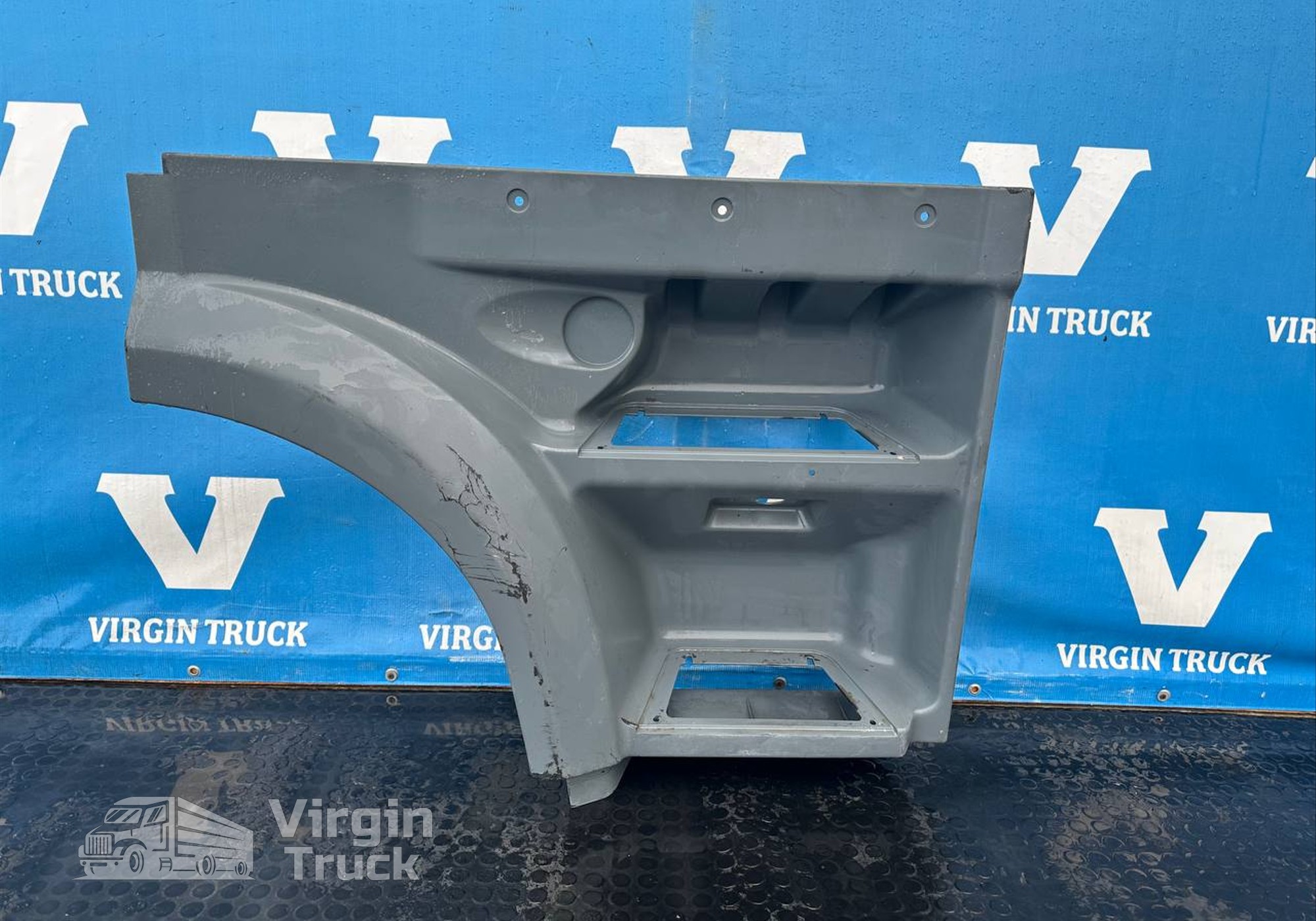 1836305 Корпус подножек правый