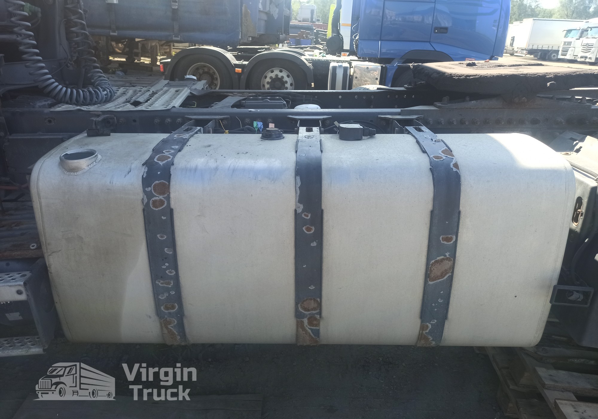 21516455 Бак топливный для Volvo FM