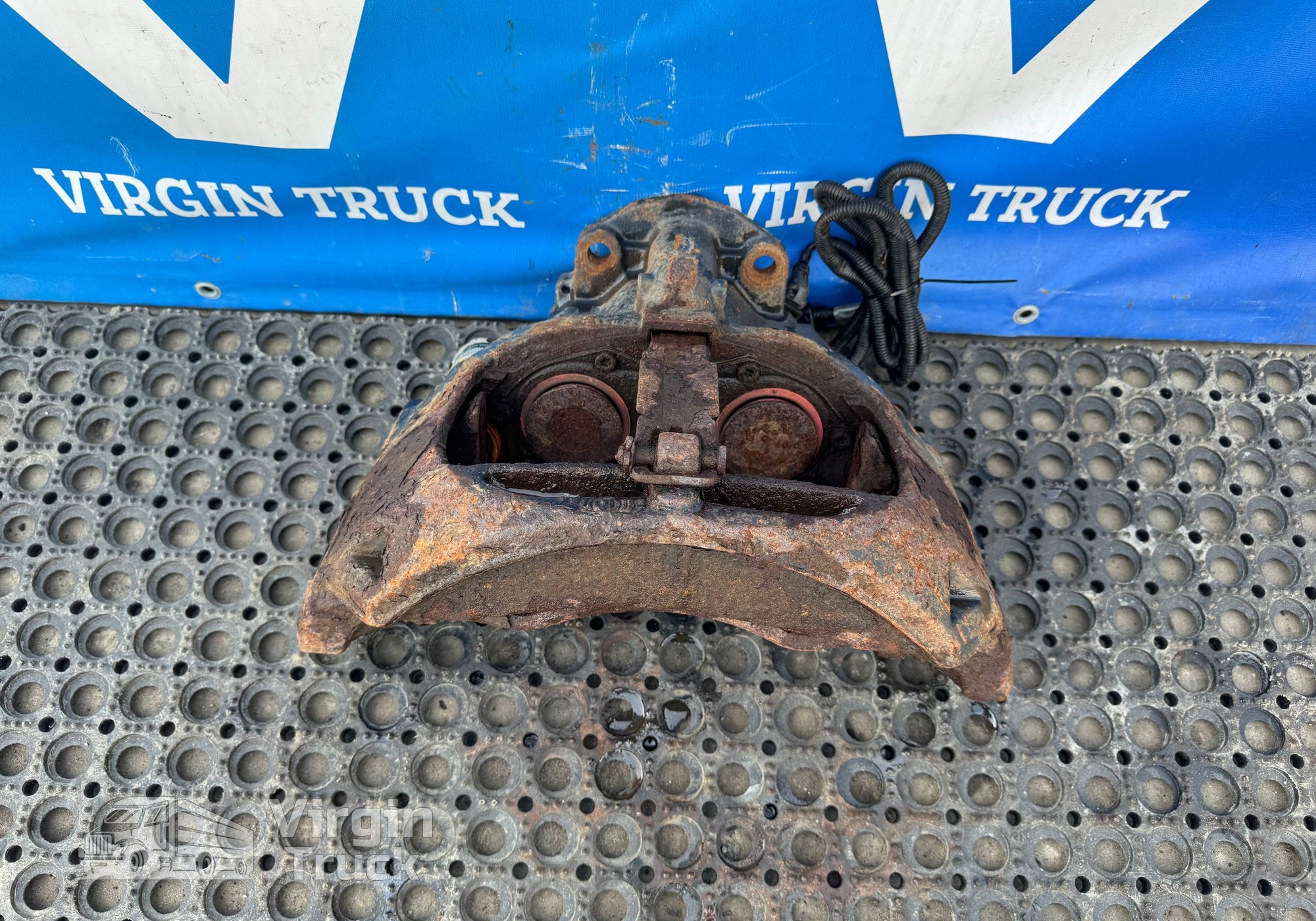 81508046595 Суппорт задний правый для Man TGS