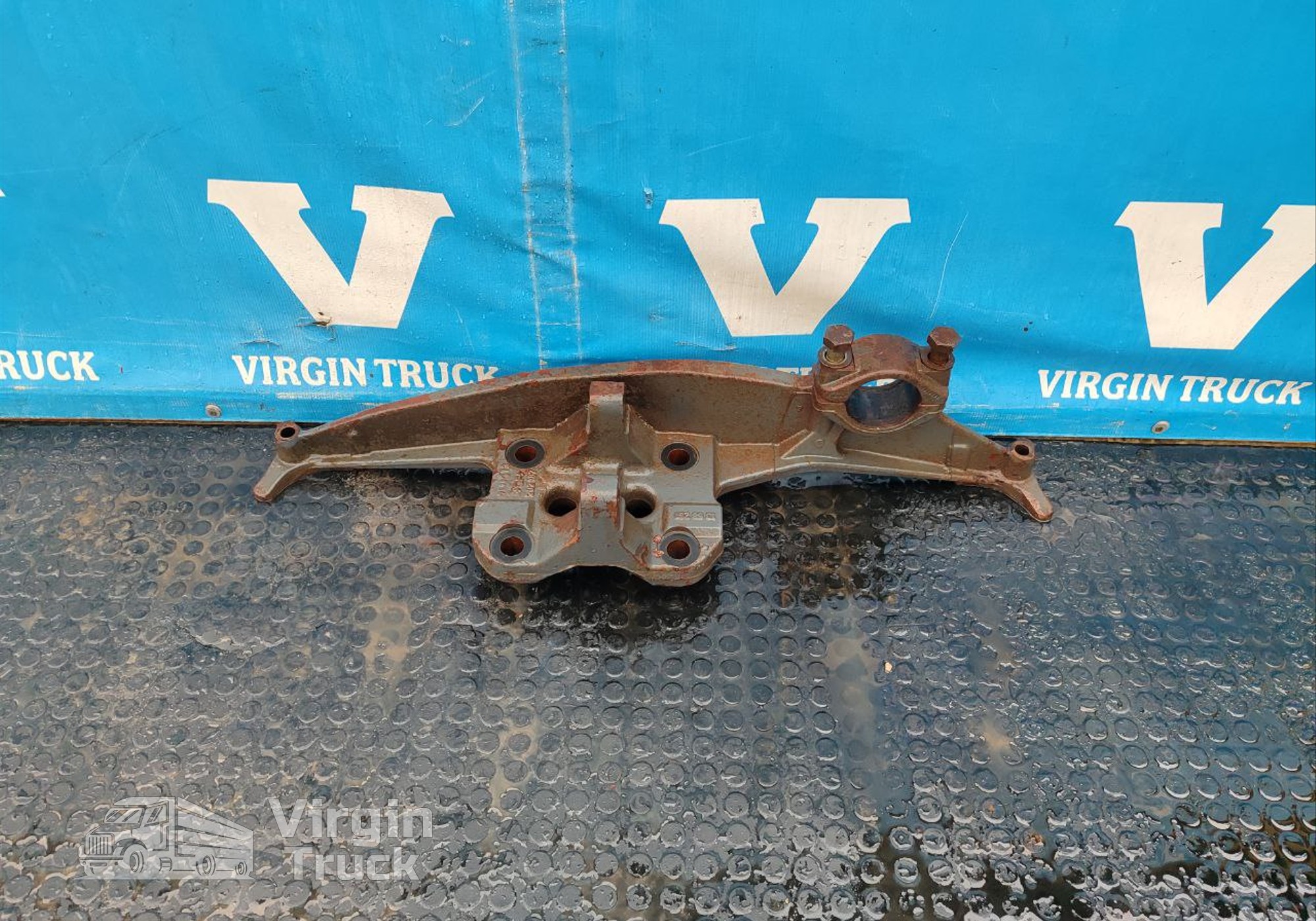 1368261 Кронштейн пневморессоры правый для Daf XF105 (с 2005)