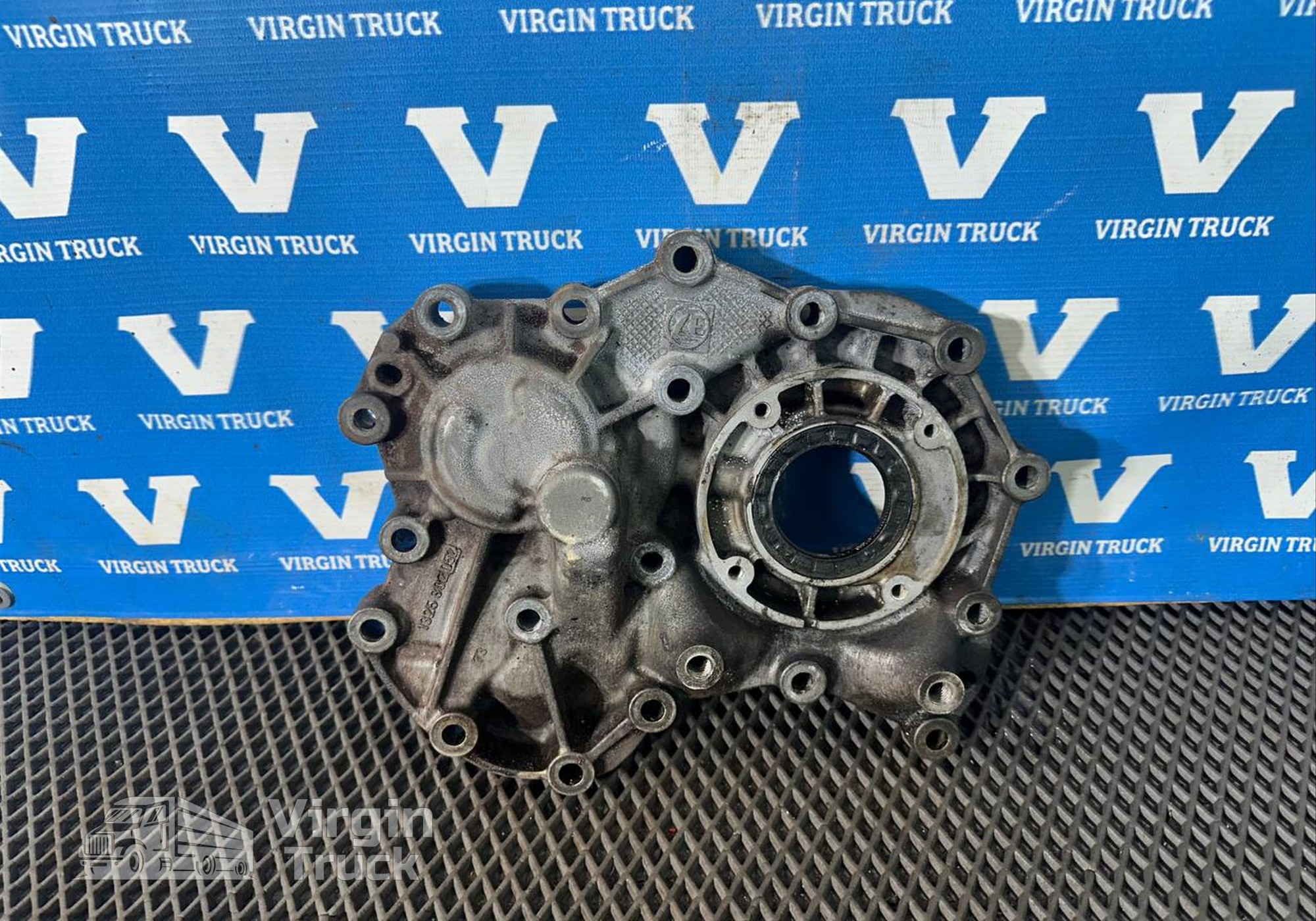 1325302052 Крышка передняя КПП ZF для Daf XF105 (с 2005)