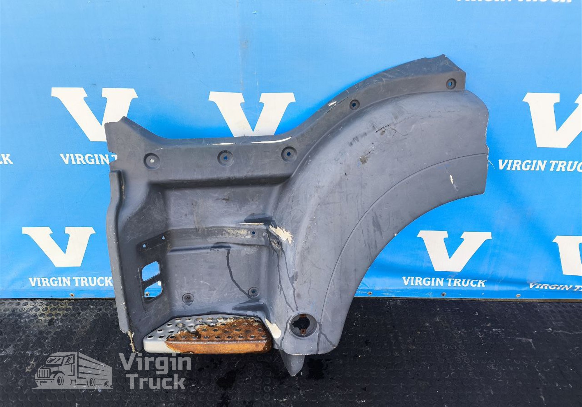 81615100883 Корпус подножек левый для Man TGA