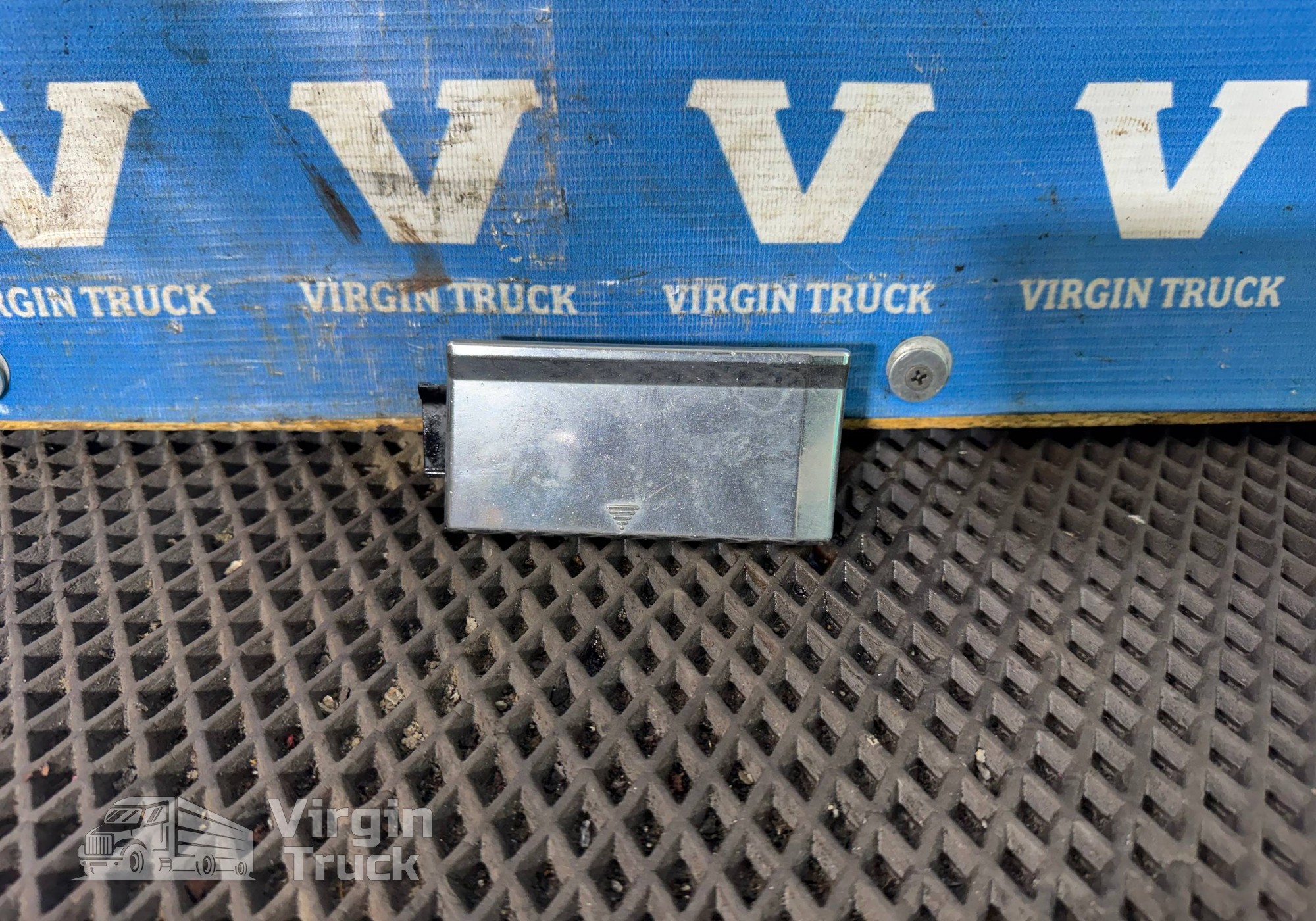 9608857074 Молдинг фары левой для Mercedes-Benz Actros New Actros MP4 (с 2011)