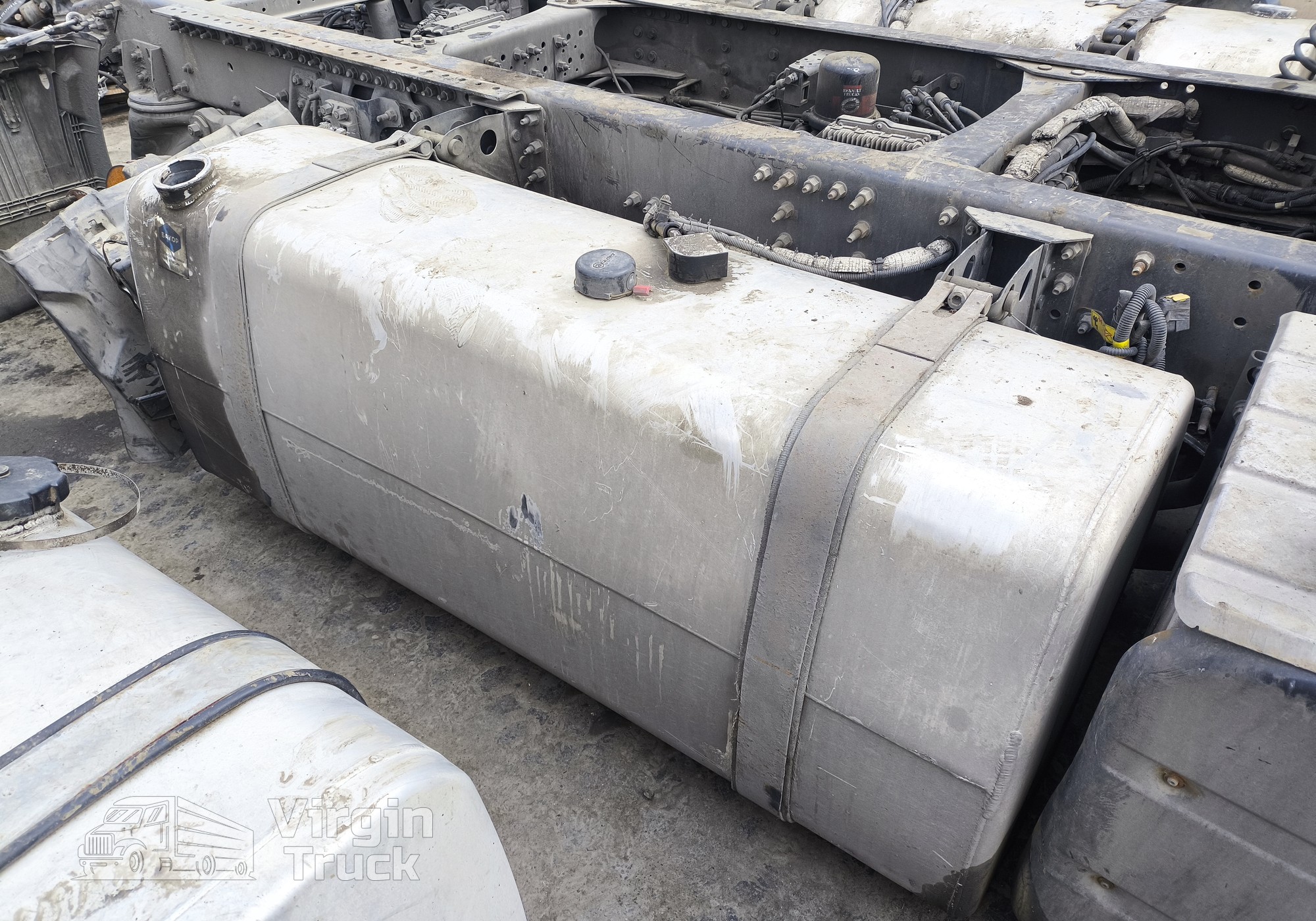 7421516453 Бак топливный 690L для Renault T