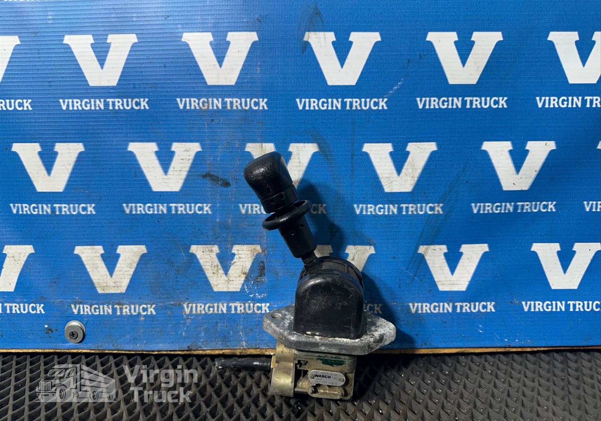 81523156156 Кран ручного тормоза