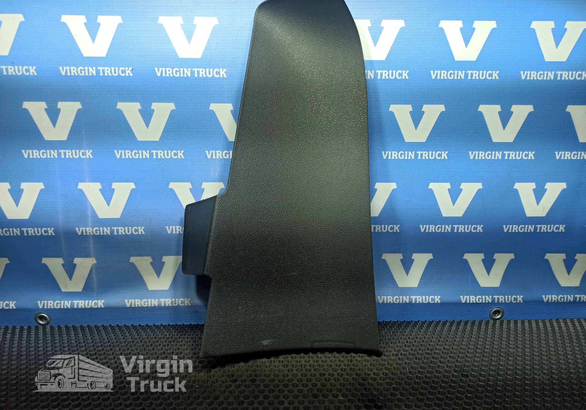 82286404 Накладка на торпеду для Volvo FH 4 (с 2012)